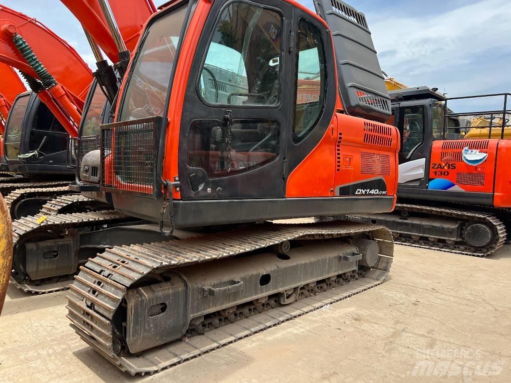 Doosan DX140 Excavadoras sobre orugas