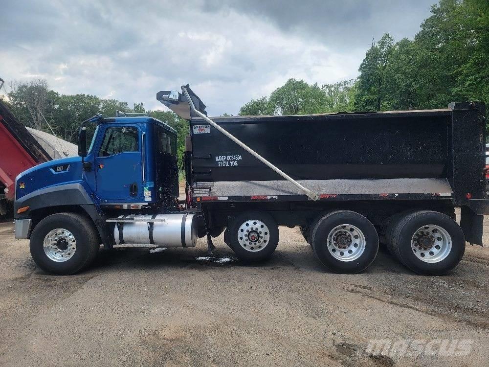 CAT CT 660 Bañeras basculantes usadas