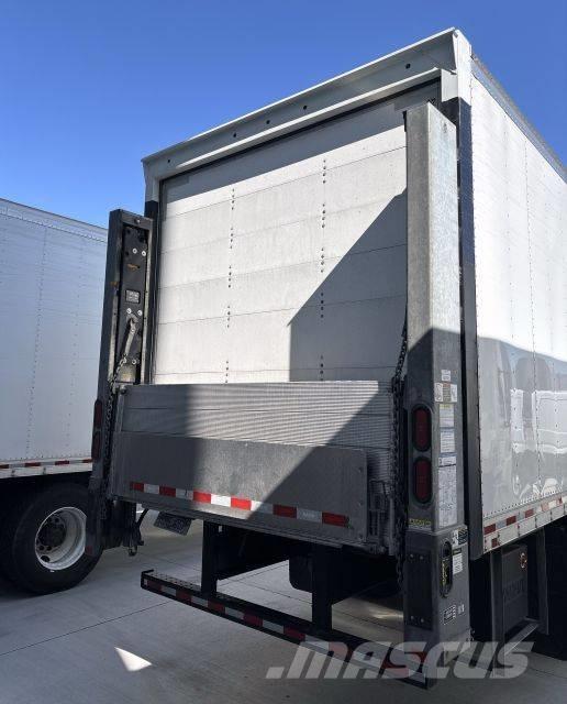 Freightliner M2 Camiones con caja de remolque