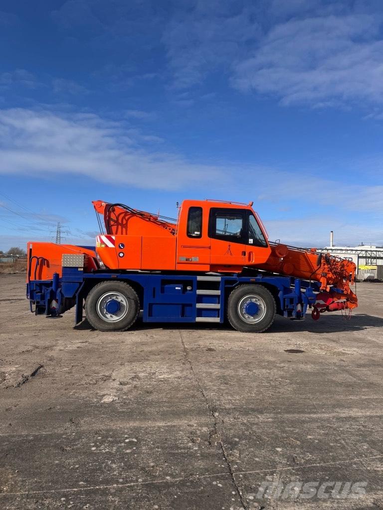 Kato CR 200 Ri Grúas todo terreno