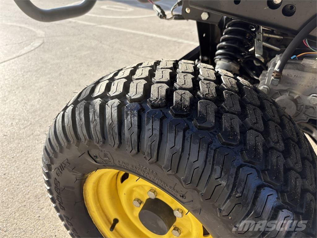 John Deere XUV855M Maquinarias para servicios públicos