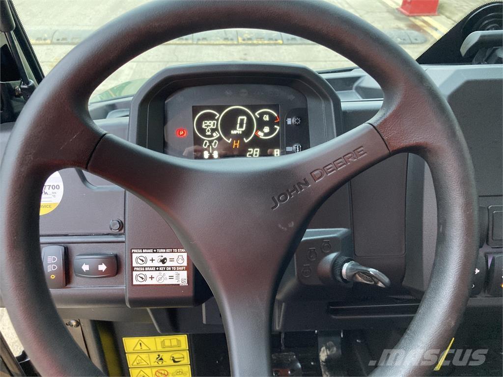 John Deere XUV875M Maquinarias para servicios públicos