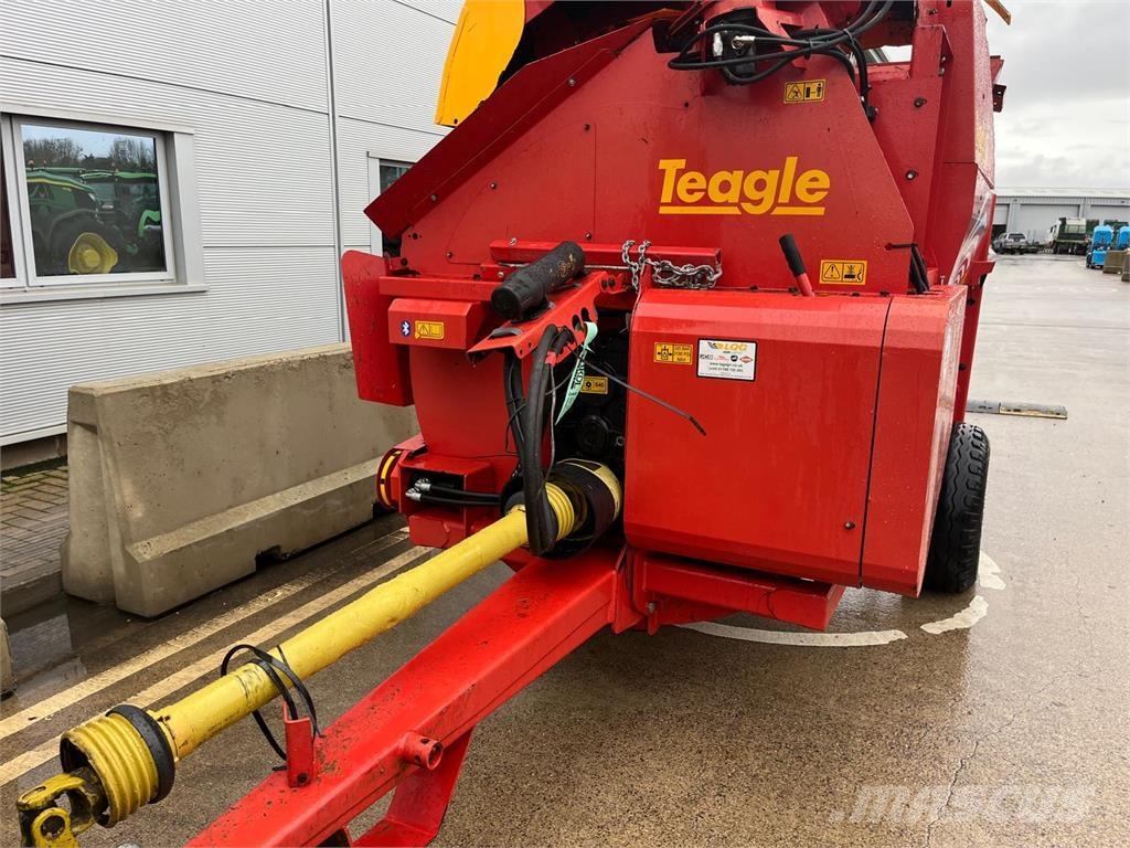 TEAGLE 8100 Esparcidoras de abono