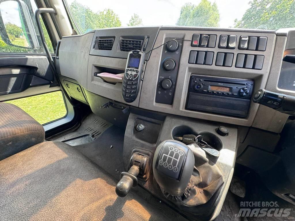 Volvo FL 240 Camiones para transporte de animales