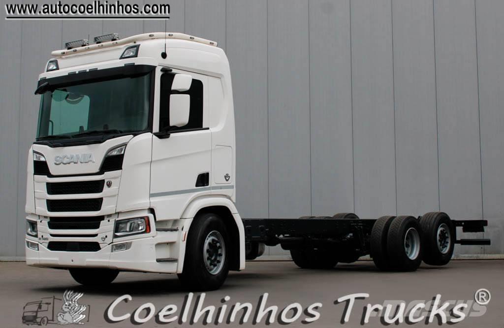 Scania R 520  V8 Camiones con chasís y cabina