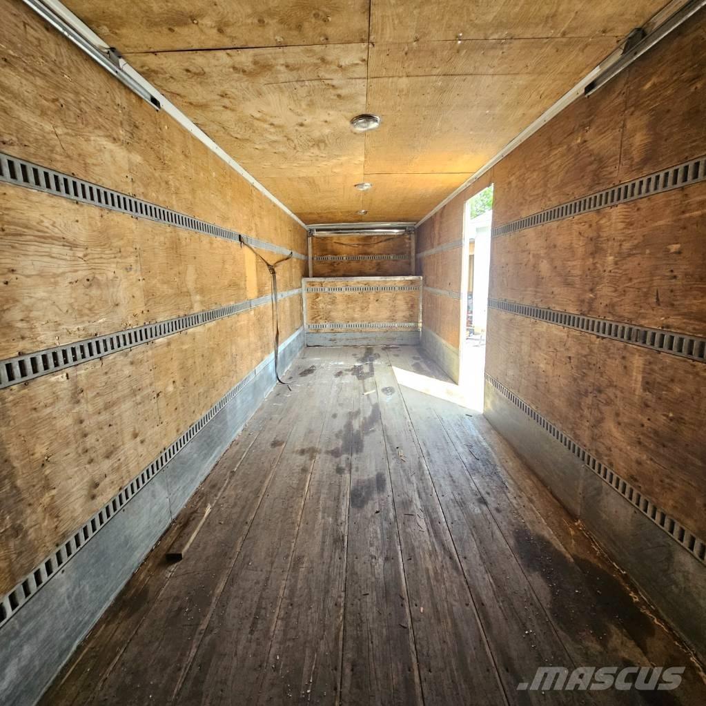 International 4400 Camiones con caja de remolque