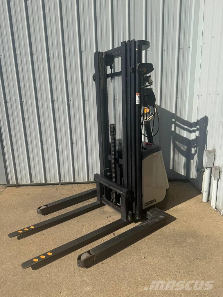 Crown ST3000-25 Carretillas de horquilla eléctrica