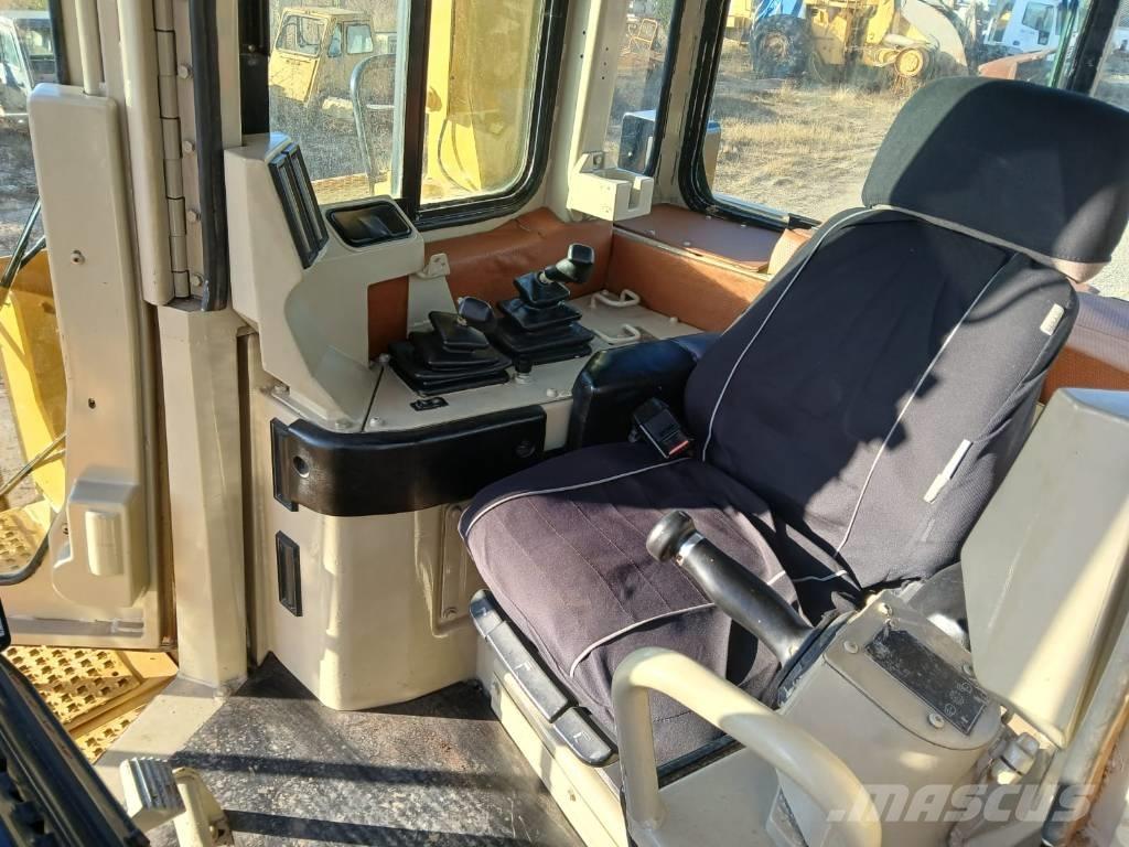CAT D 9 R II Buldozer sobre oruga