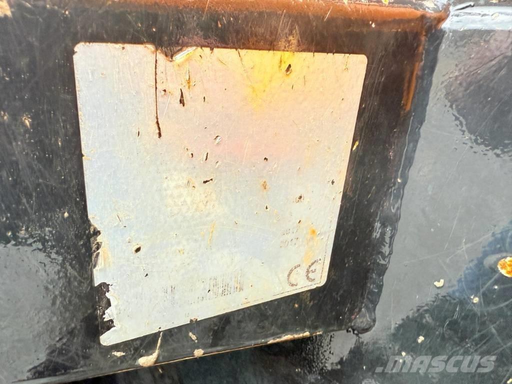 JCB 6 T Vehículos compactos de volteo