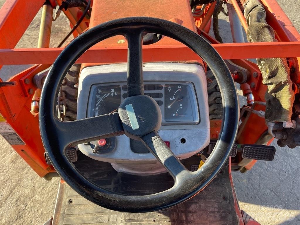 Kubota B 21 Retrocargadoras