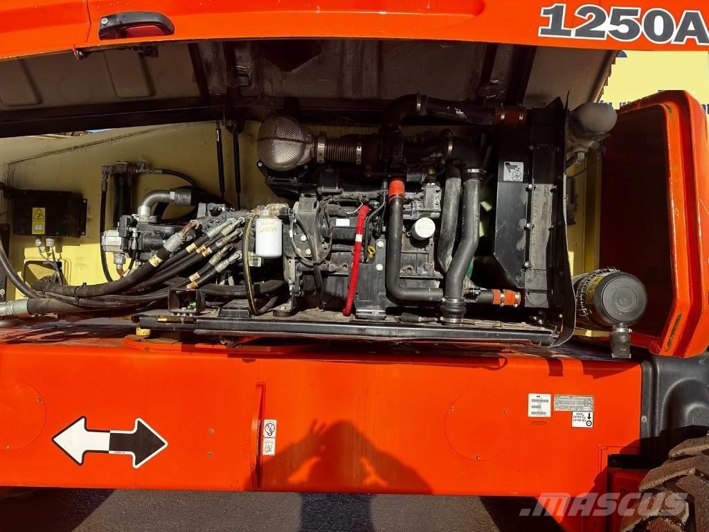 JLG 1250 AJP Plataformas con brazo de elevación manual