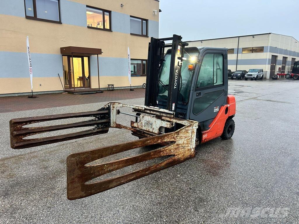 Toyota 02-8 FDF25 Camiones diesel