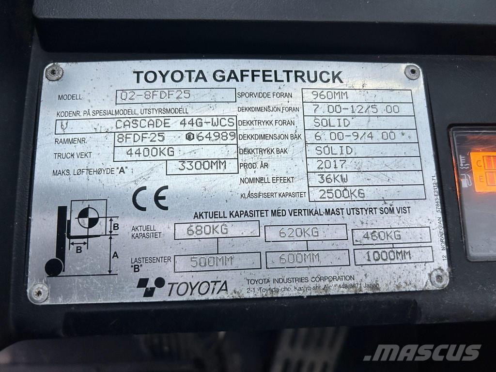 Toyota 02-8 FDF25 Camiones diesel