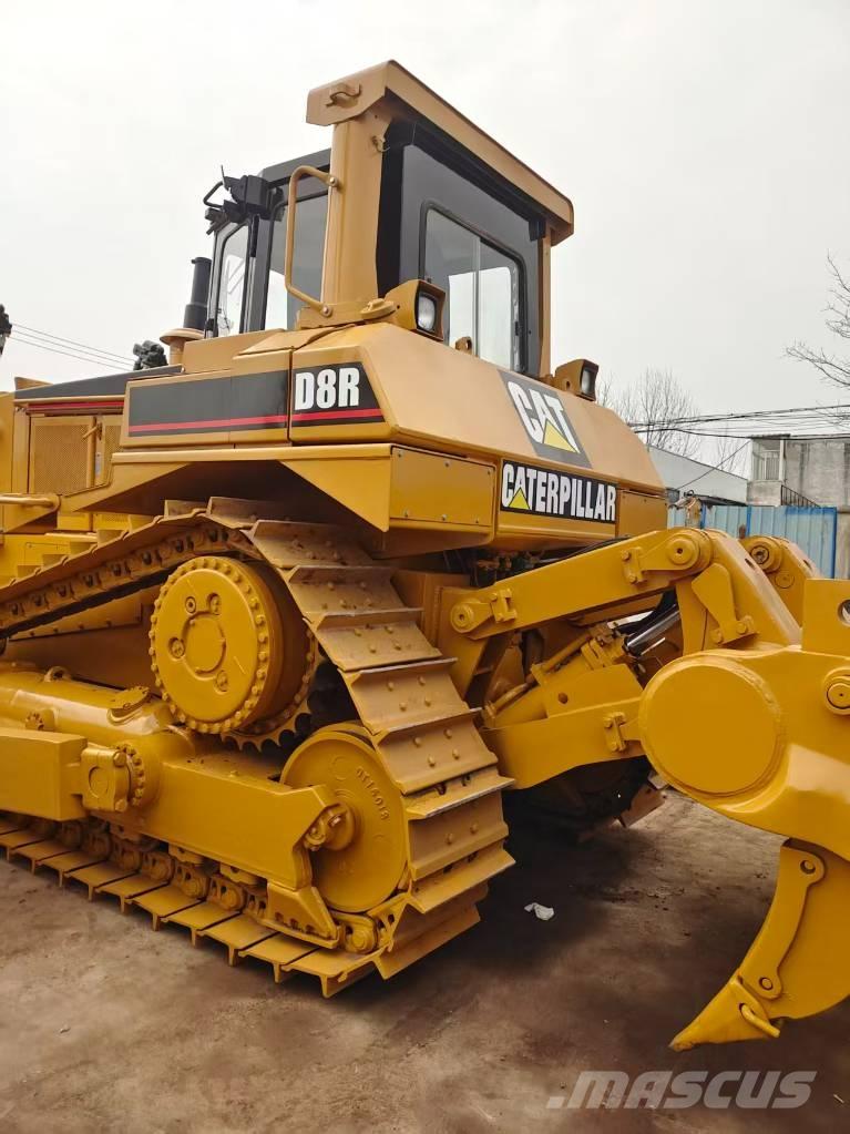 CAT D8 Buldozer sobre oruga