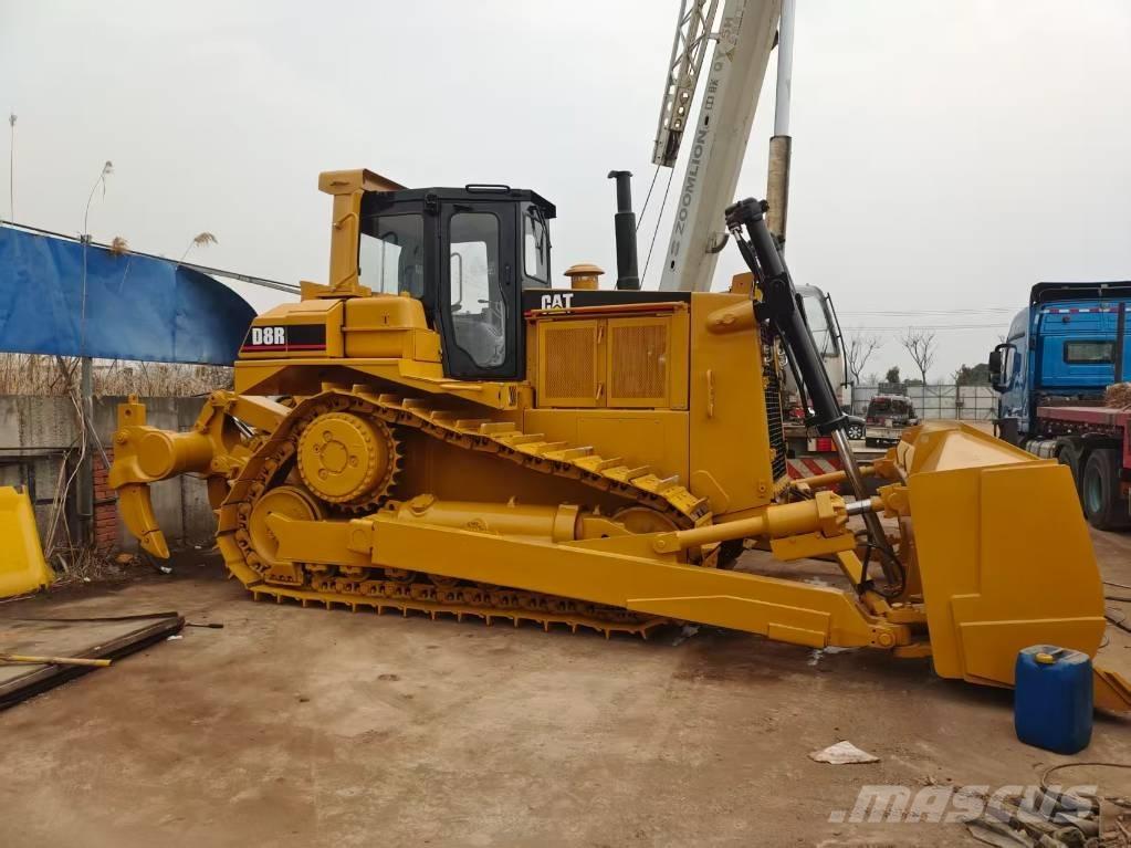 CAT D8 Buldozer sobre oruga