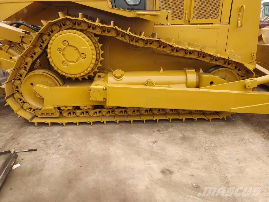 CAT D8 Buldozer sobre oruga