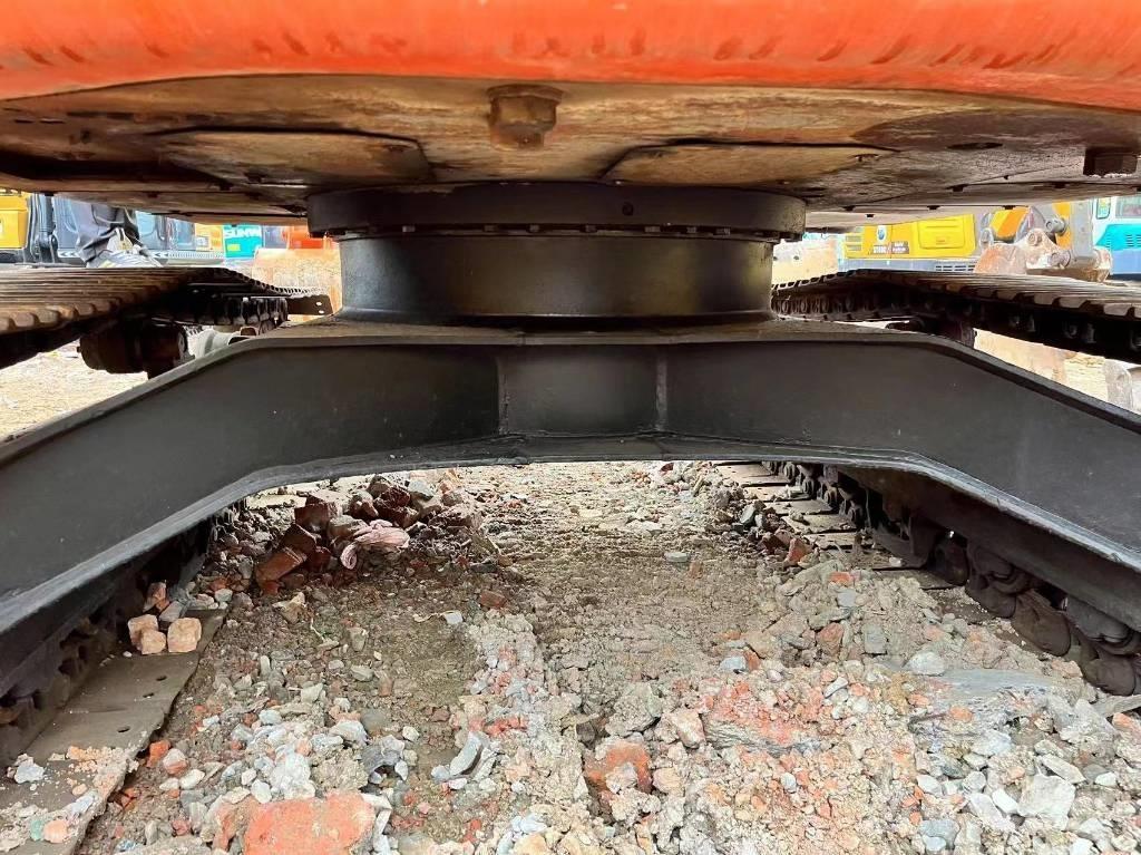 Hitachi ZX 135 US Excavadoras sobre orugas