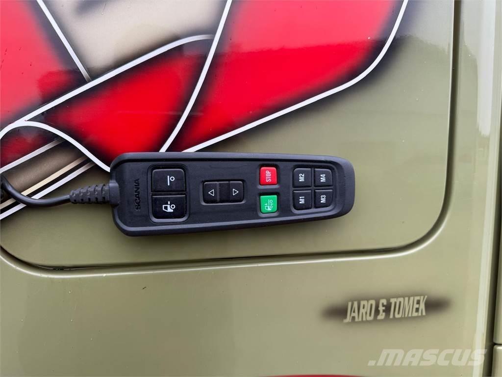 Scania P320 Camiones con caja de remolque