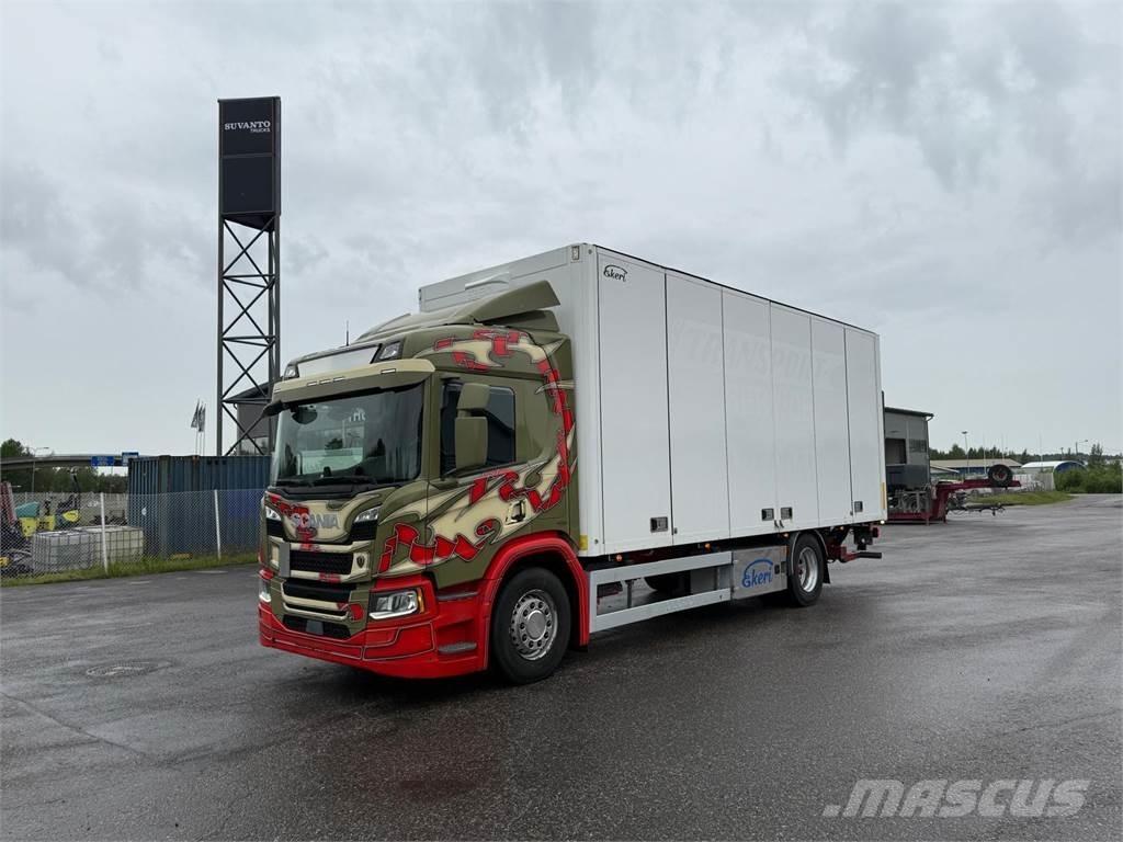 Scania P320 Camiones con caja de remolque