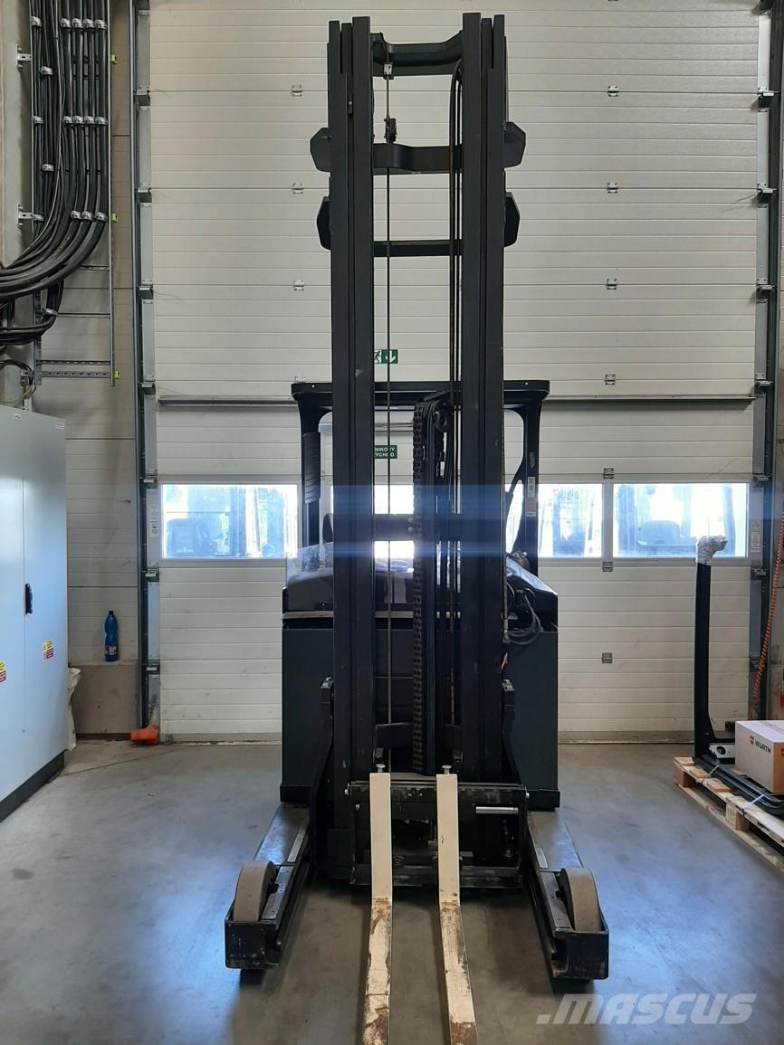 Yale MR16H Montacargas de alcance de gran altura