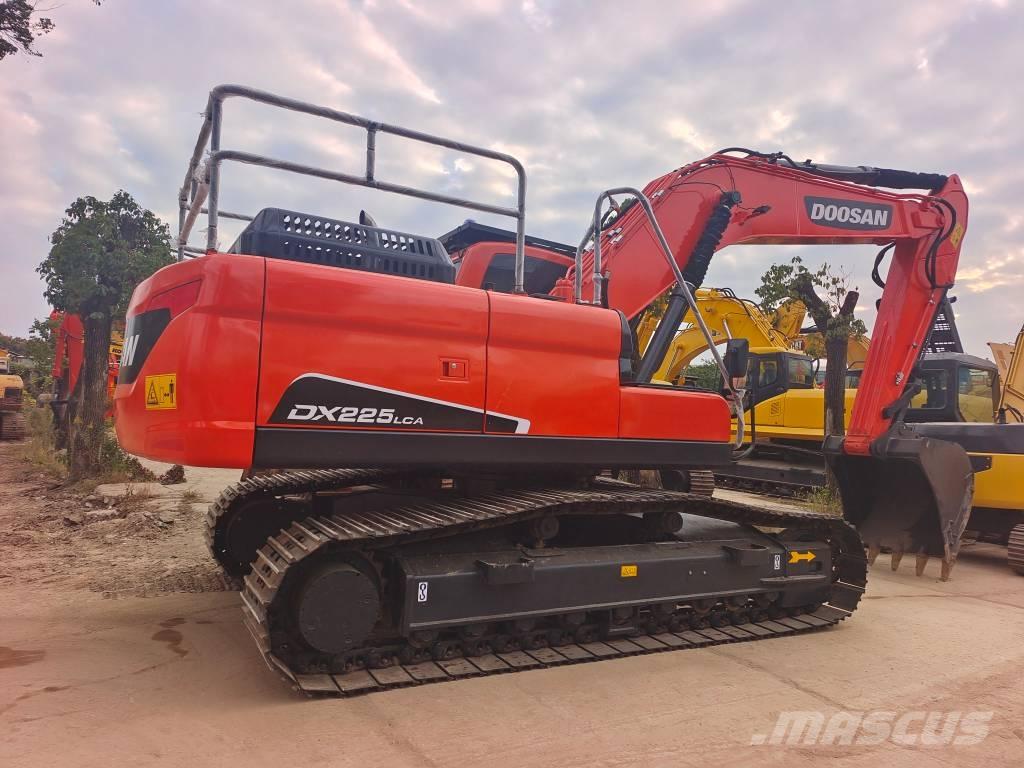 Doosan DX 225 LCA Excavadoras sobre orugas