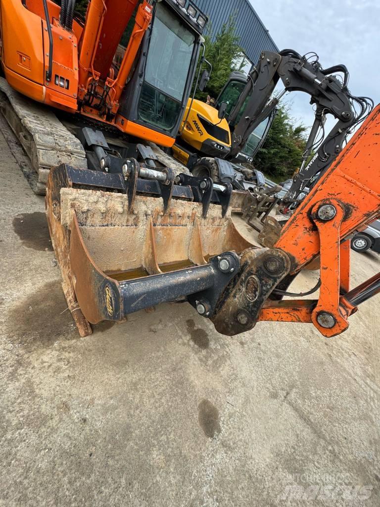 Doosan DX140 LC Excavadoras sobre orugas