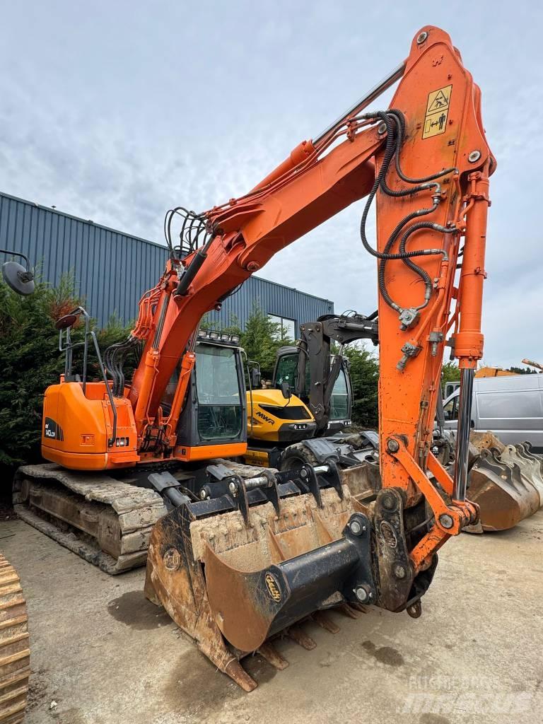 Doosan DX140 LC Excavadoras sobre orugas