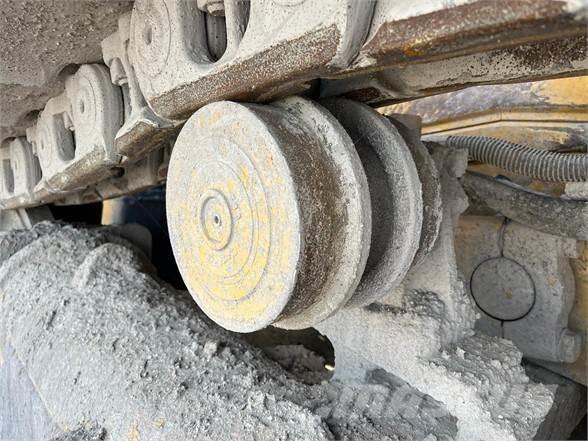 CAT D6T XW Buldozer sobre oruga