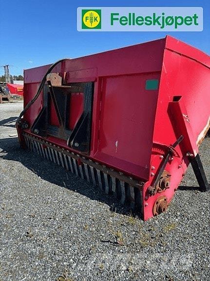 Globus 1600 Esparcidoras de arena y sal