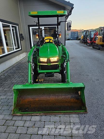 John Deere 3038E Tractores