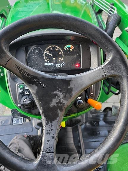 John Deere 3038E Tractores