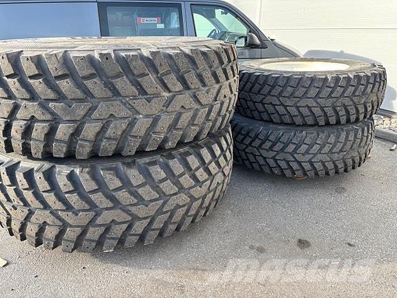 Nokian TRI 2 Otros equipos para carreteras y quitanieves