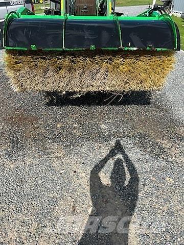 Sami Med oppsamler Otros equipos para carreteras y quitanieves