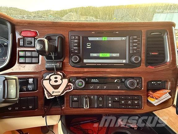 Scania 650 S Camiones con caja de remolque