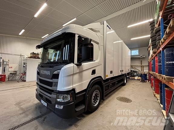 Scania P280B4x2NB Camiones con caja de remolque