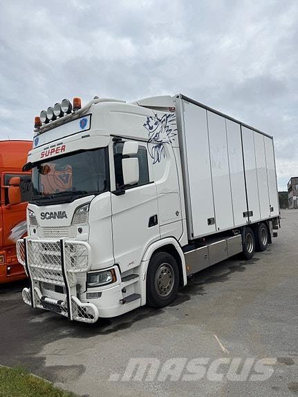 Scania S650B6X2NB Camiones con caja de remolque