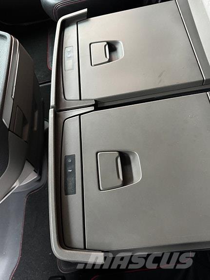 Scania S650B6X2NB Camiones con caja de remolque