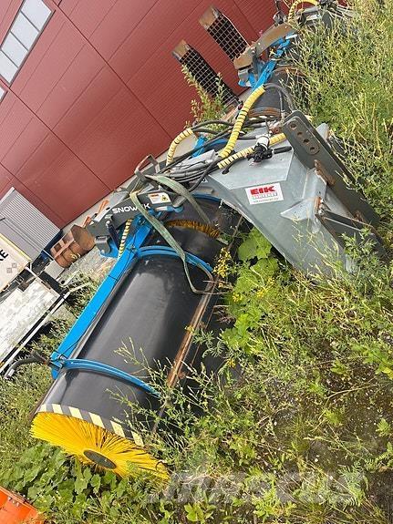 Snowek AH 330 Otros equipos para carreteras y quitanieves