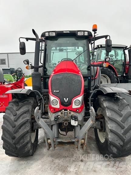 Valtra N103 Tractores