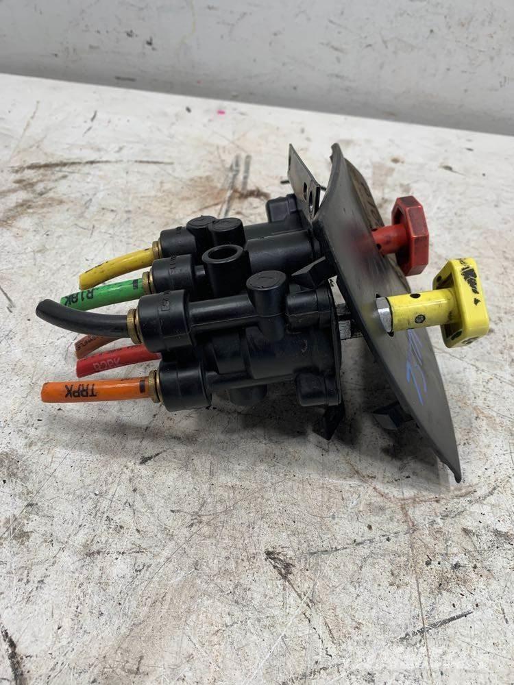 Volvo VNL Otros componentes