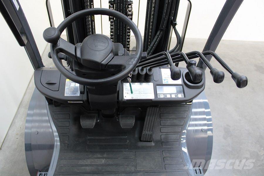 Toyota 02-8FGF30 Camiones LPG