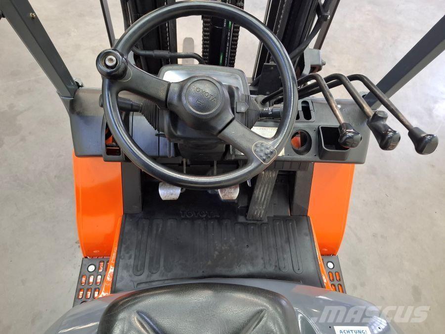 Toyota 62-7FDF25 Camiones diesel