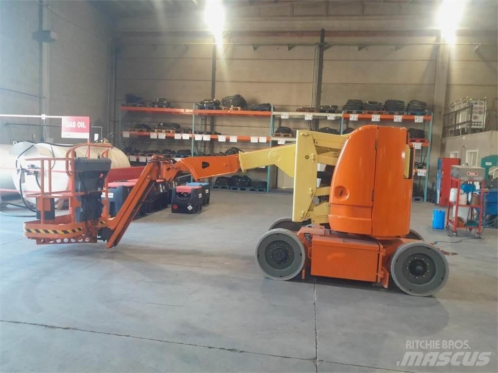 JLG E300AJ Plataformas con brazo de elevación manual