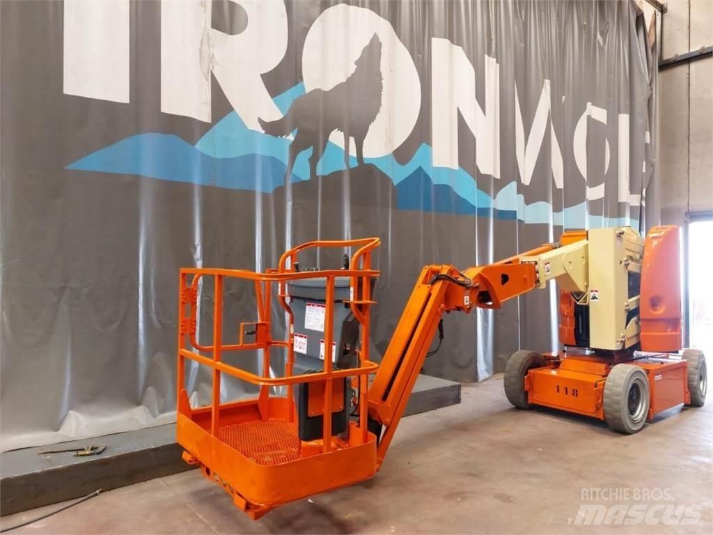 JLG E300AJP Plataformas con brazo de elevación manual