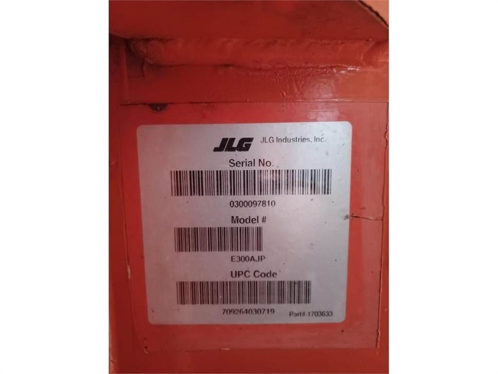 JLG E300AJP Plataformas con brazo de elevación manual