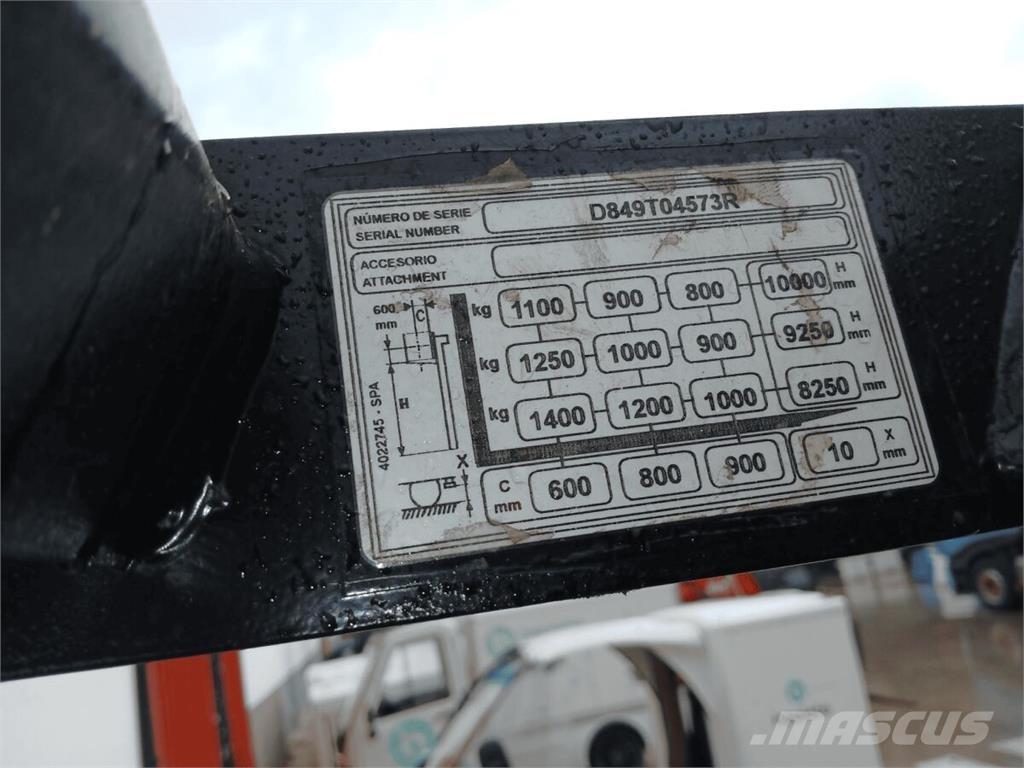 Yale MR14 Montacargas de alcance de gran altura