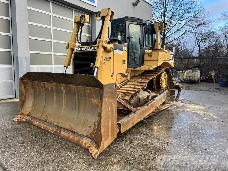 CAT D 6 T Buldozer sobre oruga