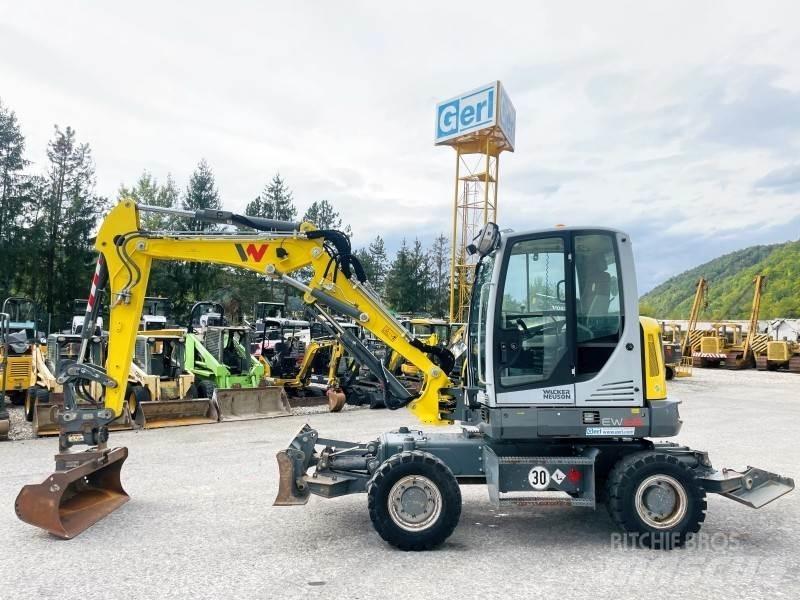 Neuson EW65 Excavadoras de ruedas