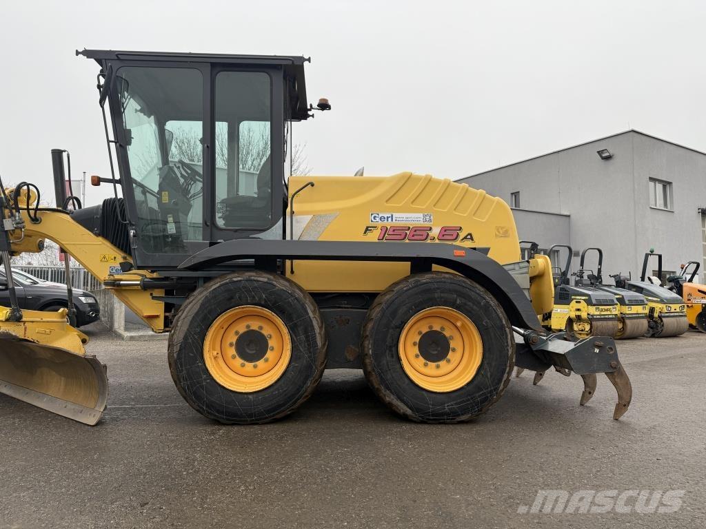 New Holland F 156.6 A Niveladoras