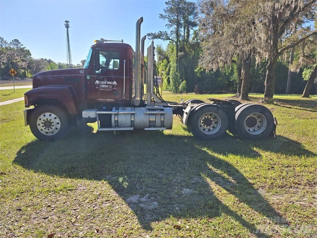 Mack CHU613 Camiones tractor